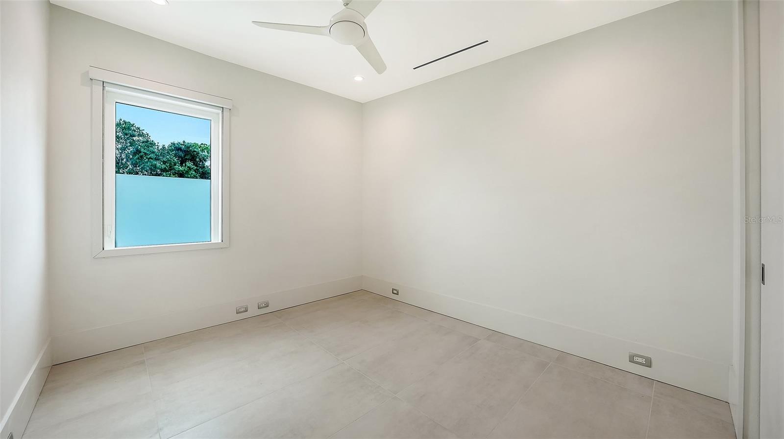 LA LINDA TERRACE - Residential