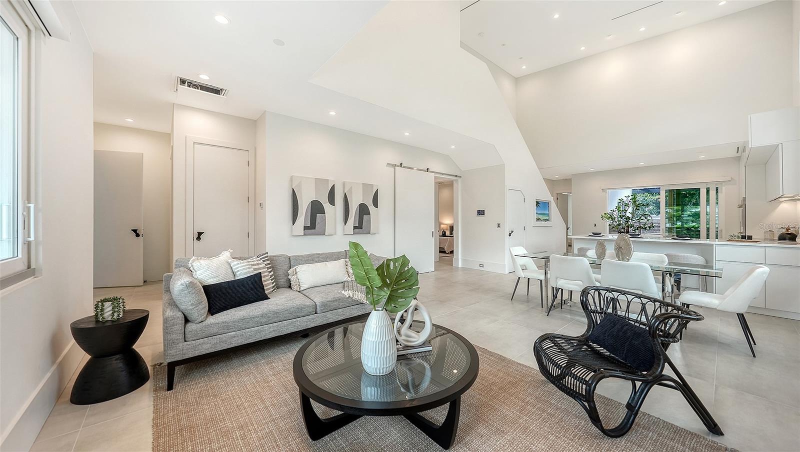 LA LINDA TERRACE - Residential