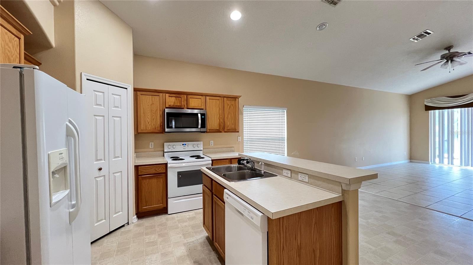 GLENBROOK PH II SUB - Residential Lease
