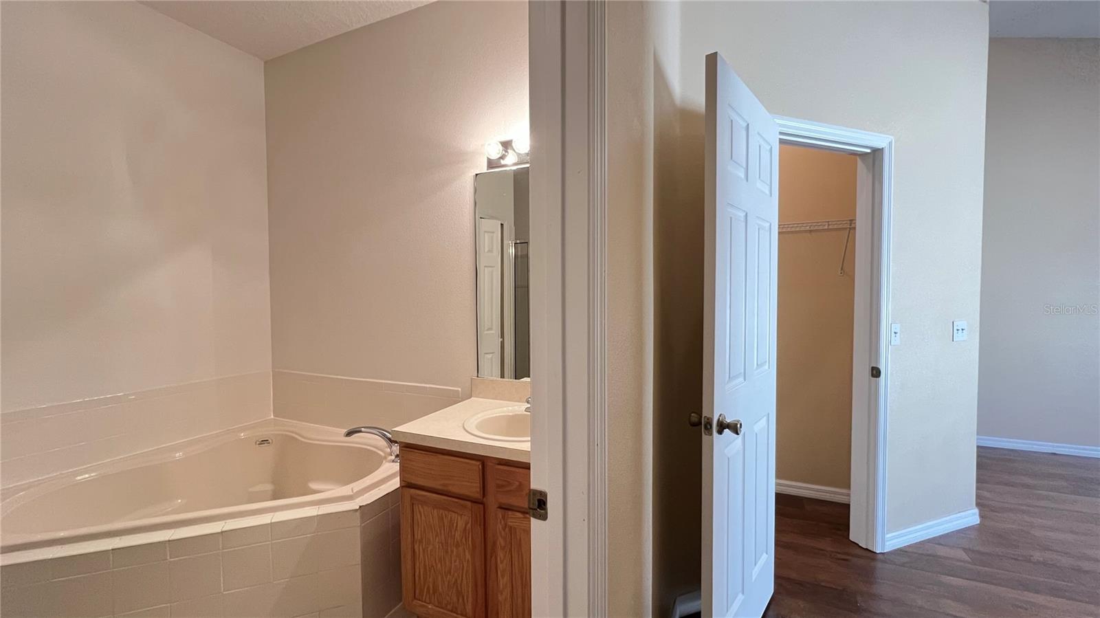 GLENBROOK PH II SUB - Residential Lease