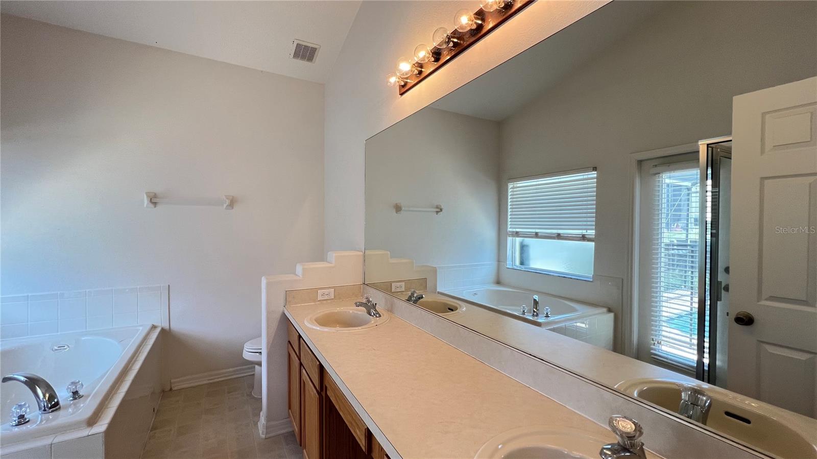 GLENBROOK PH II SUB - Residential Lease