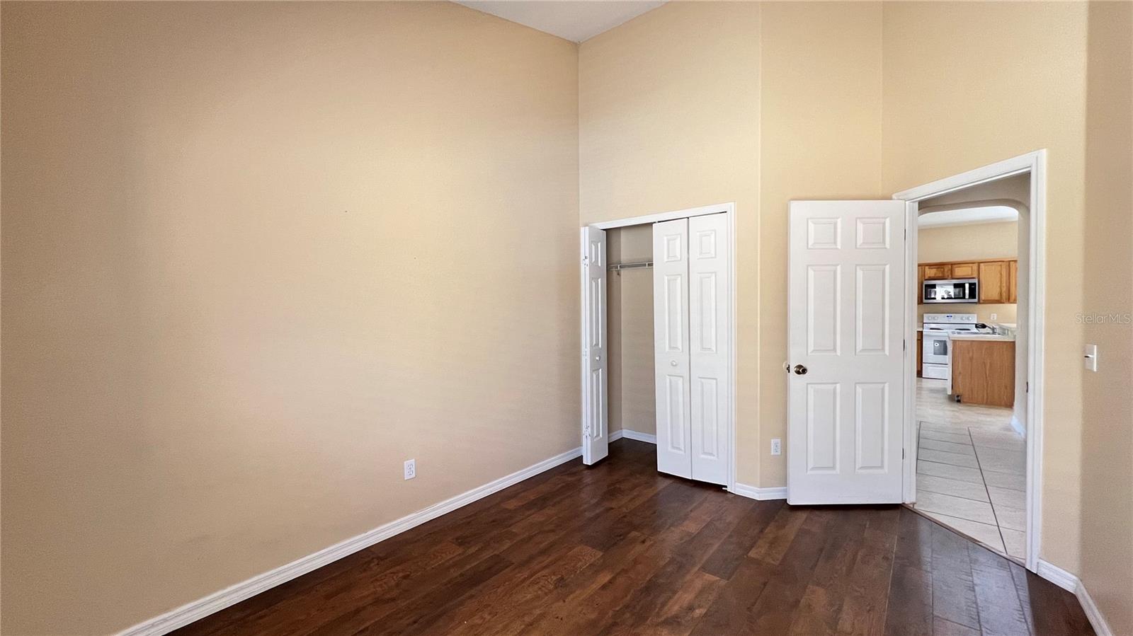 GLENBROOK PH II SUB - Residential Lease