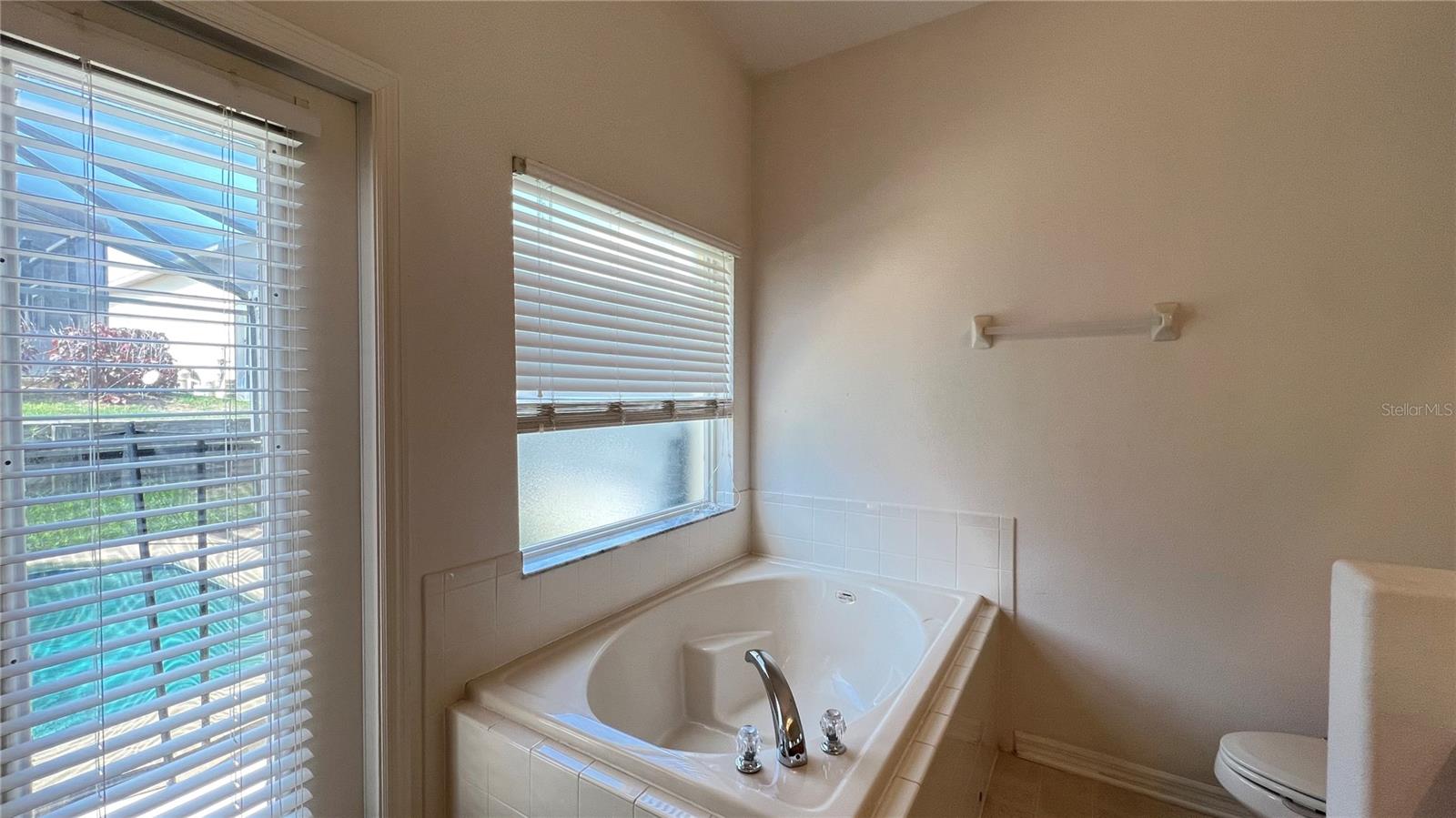 GLENBROOK PH II SUB - Residential Lease