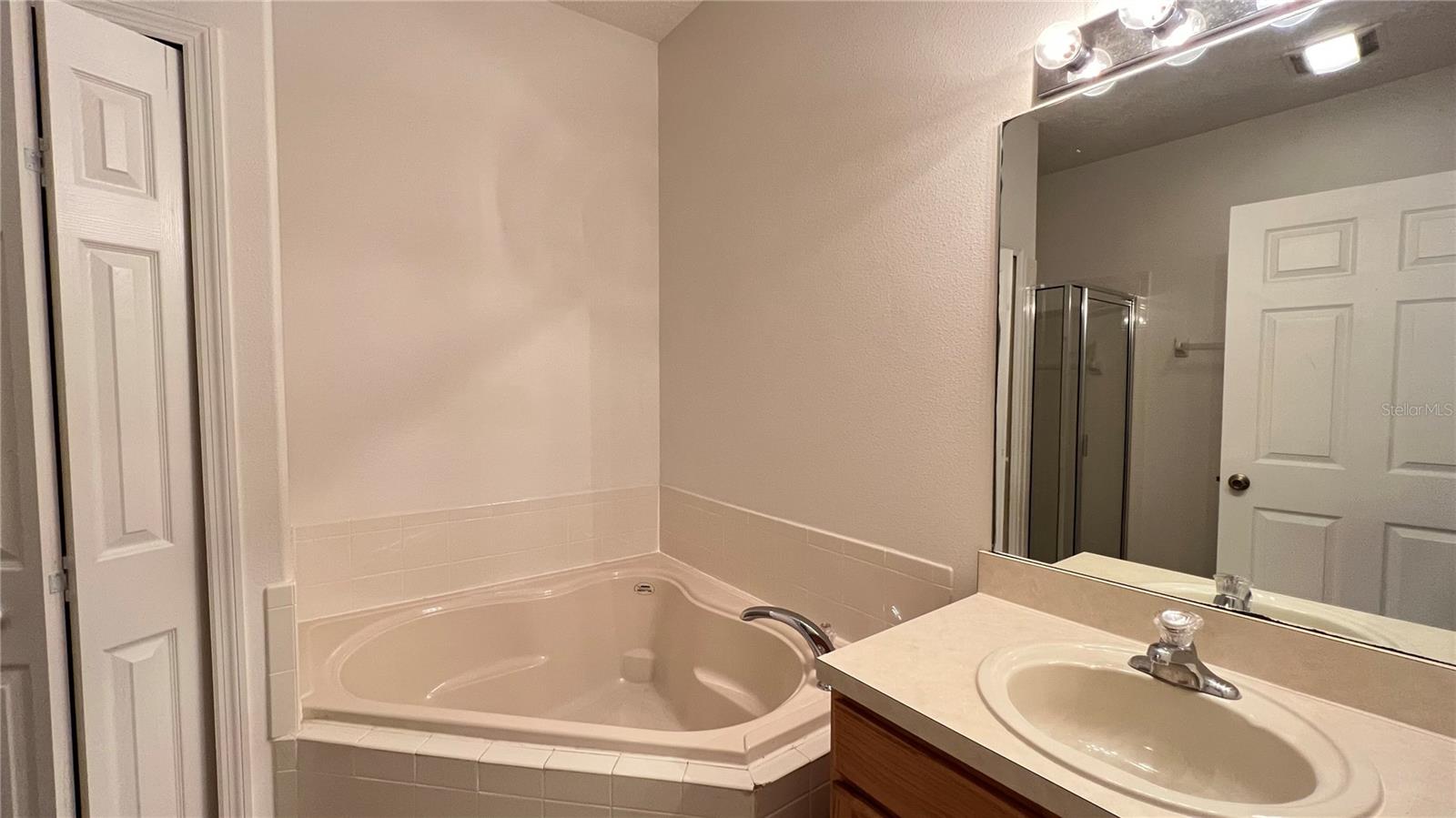 GLENBROOK PH II SUB - Residential Lease
