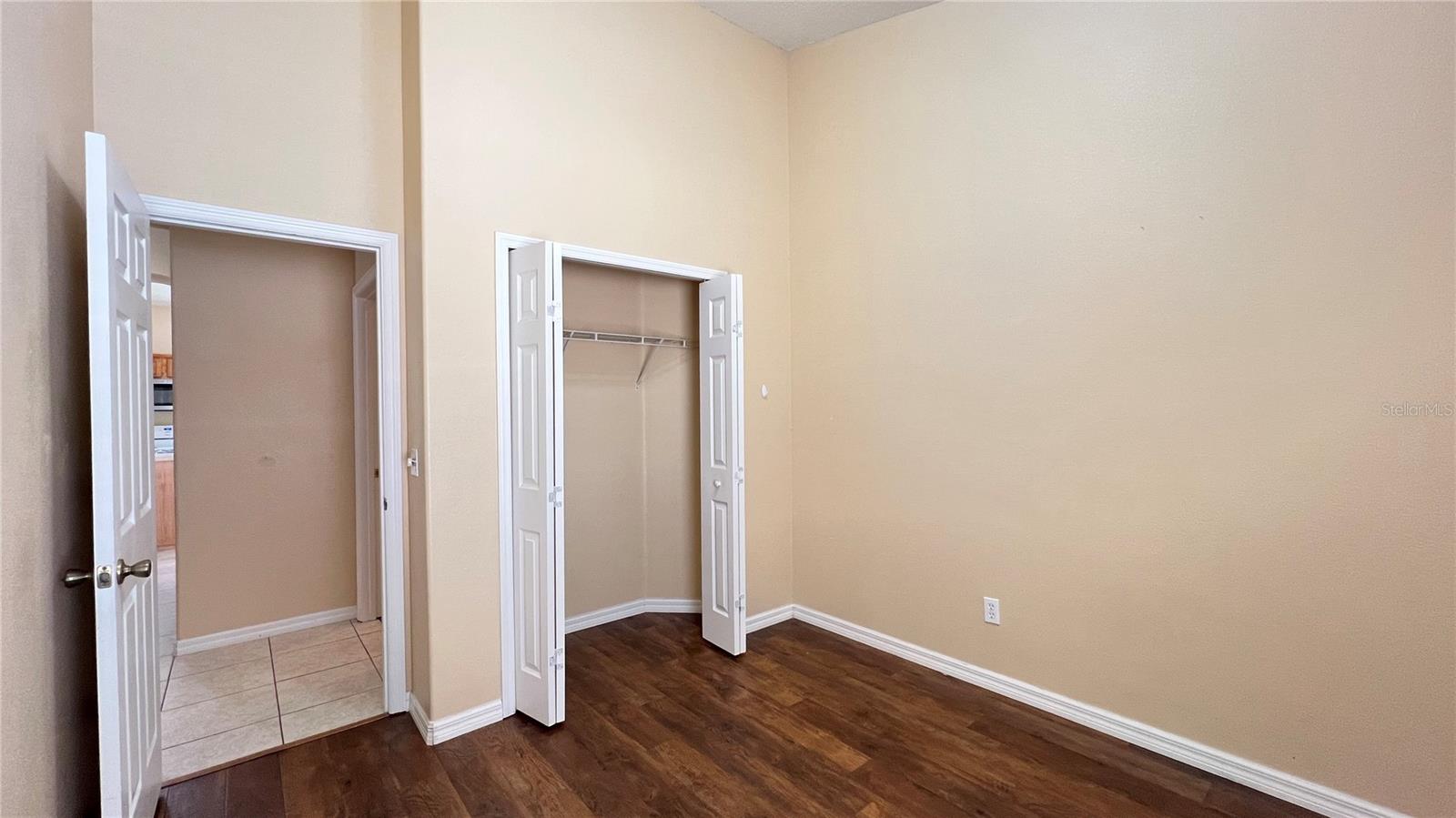 GLENBROOK PH II SUB - Residential Lease