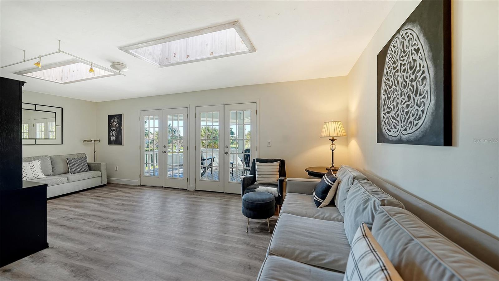 BENEVA OAKS - Residential