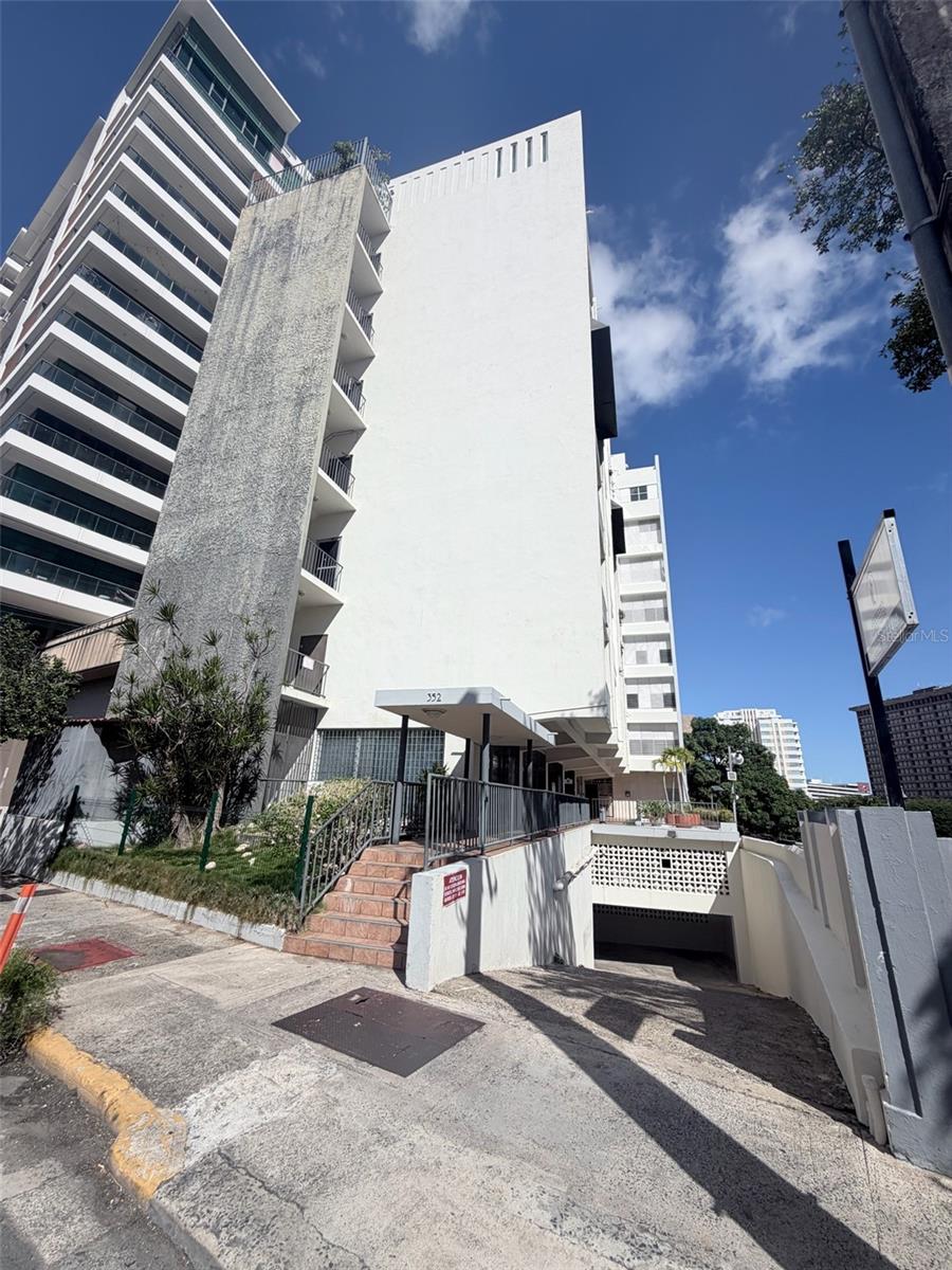 Beautiful fifth-floor apartment featuring stunning and relaxing views of Ciudadela Park and the Puerto Rico Museum. Completely renovated, furnished, and equipped, this exceptional residence is truly move-in ready.  Ideally located in one of Santurce's most desirable and highly sought-after neighborhoods, you'll enjoy convenient access to dining, shopping, entertainment, cultural attractions, and major roadways.
With its prime location, modern upgrades, and captivating views, this gem is not expected to stay on the market for long. Don't miss this outstanding opportunity to own a turnkey property in the heart of Santurce.