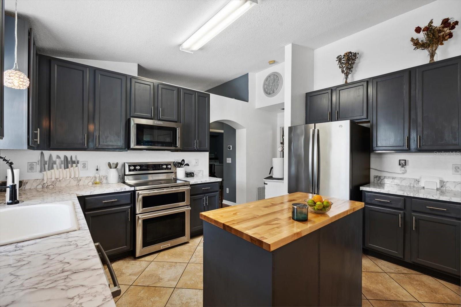 RIVIERA ESTATES - Residential