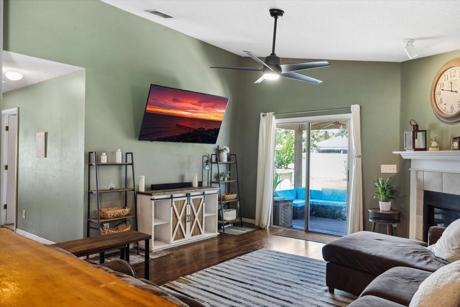RIVIERA ESTATES - Residential