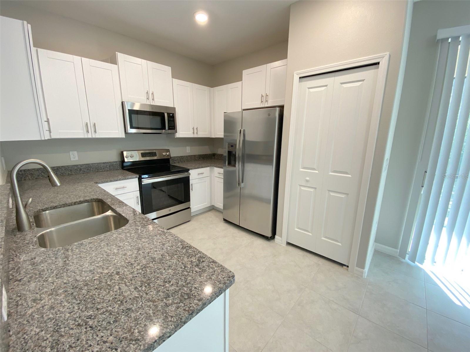 VENTANA TWNHMS AT WATERS EDGE - Residential Lease
