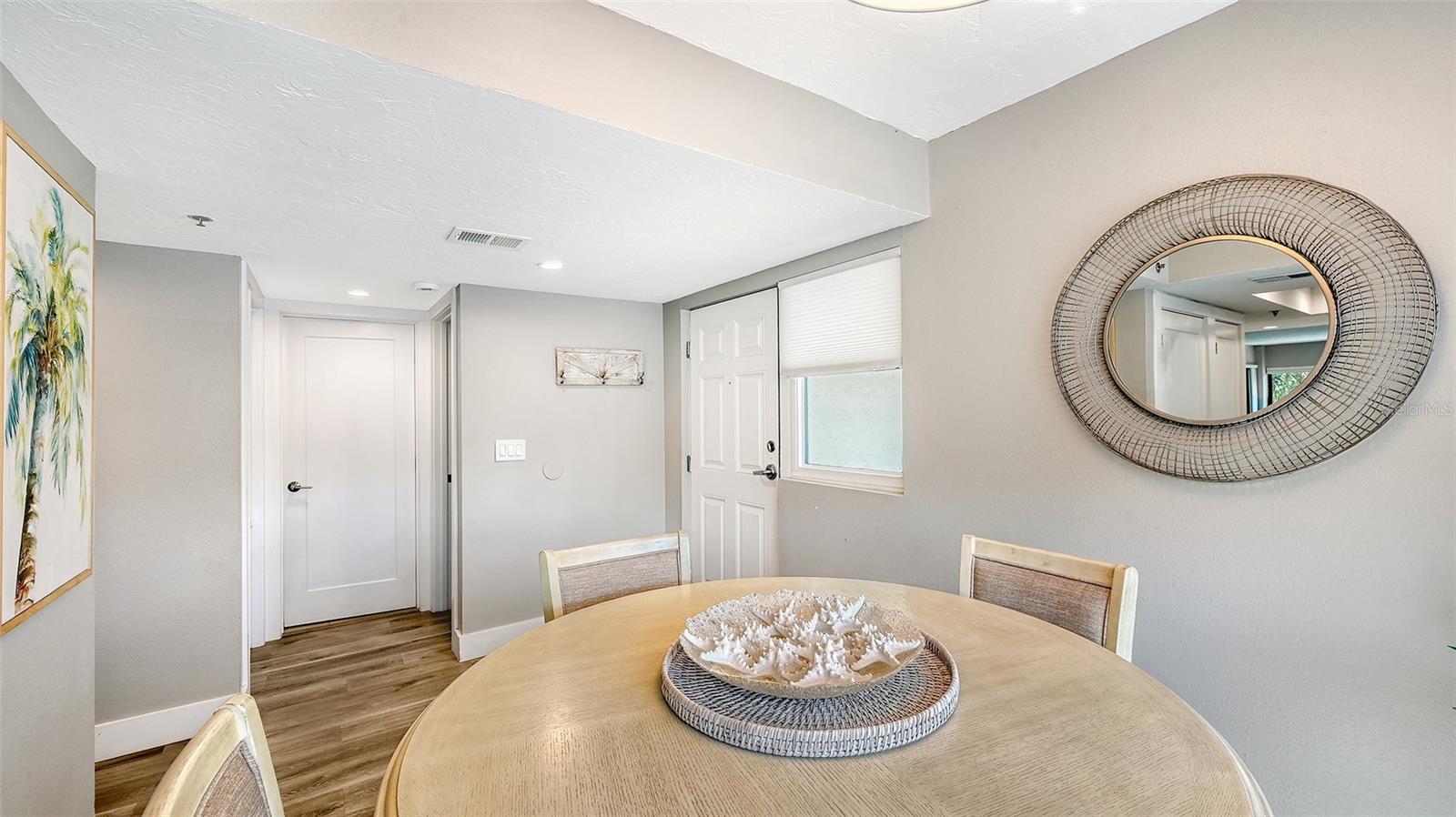 SIESTA SANDS RESORT - Residential