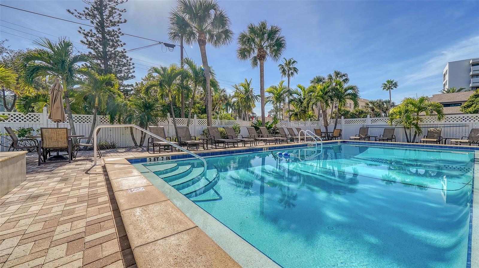 SIESTA SANDS RESORT - Residential