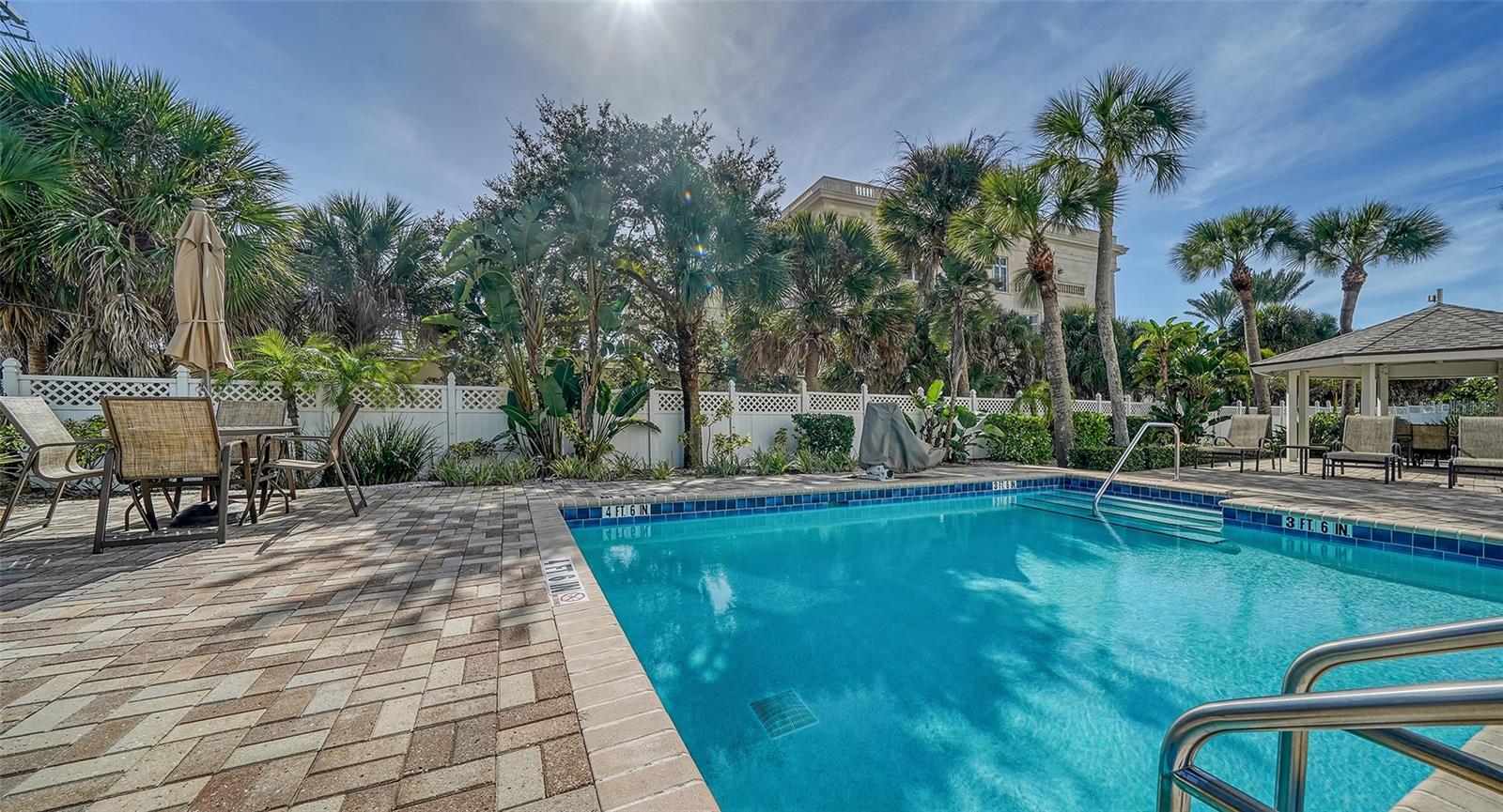SIESTA SANDS RESORT - Residential