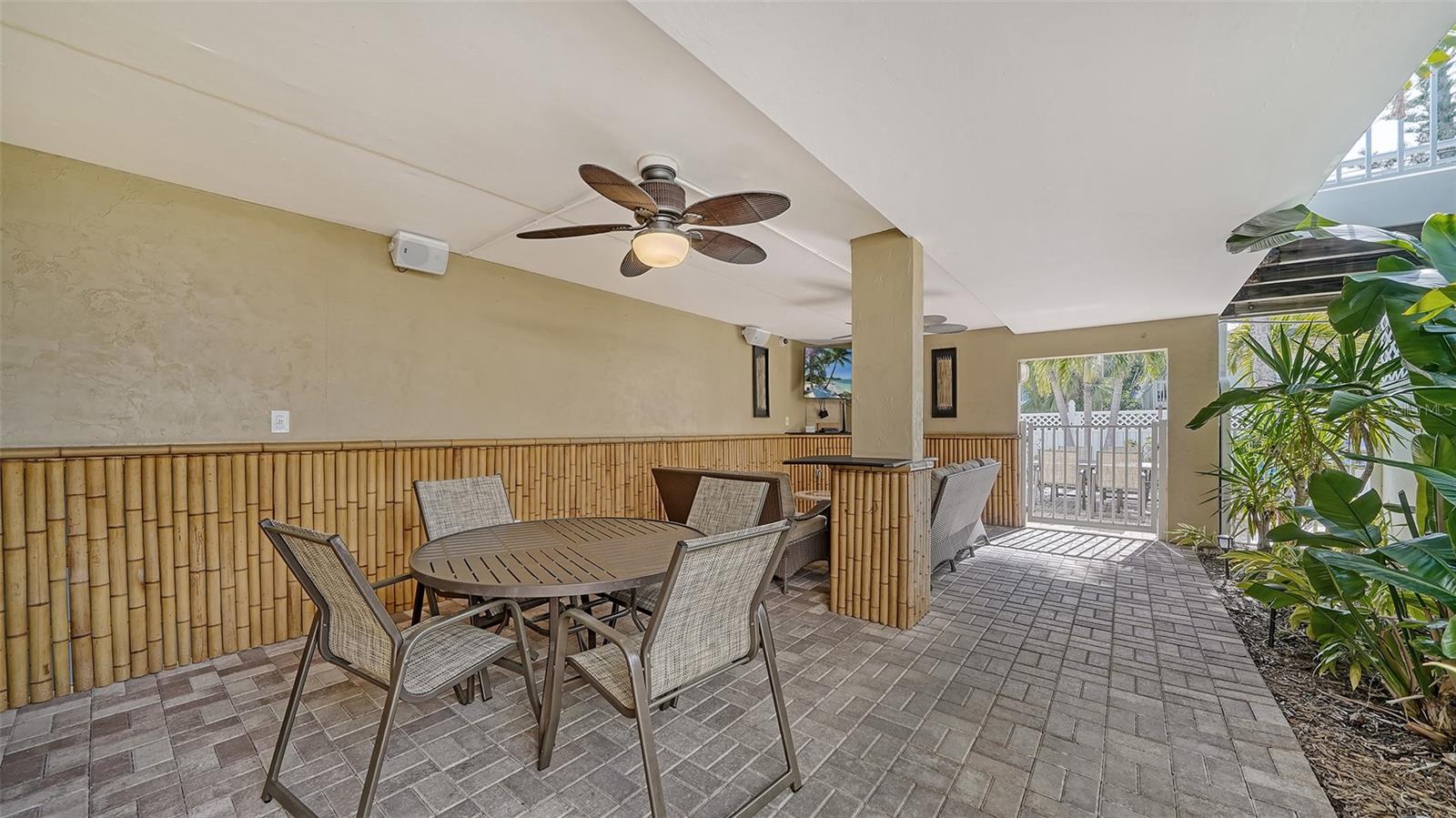 SIESTA SANDS RESORT - Residential