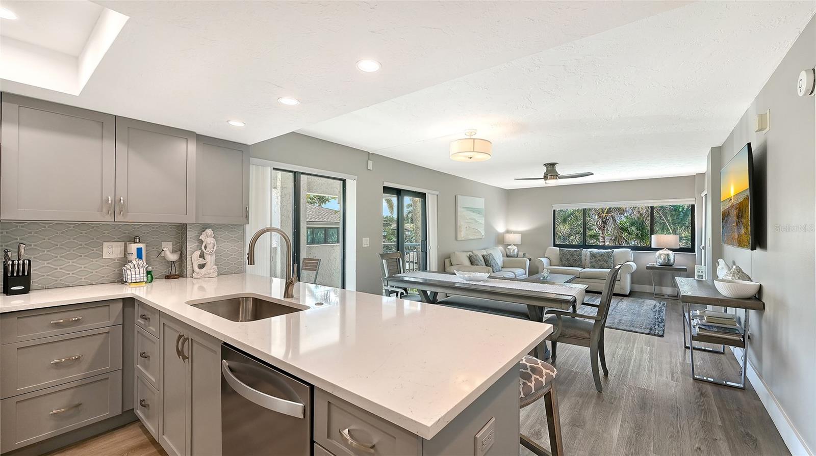 SIESTA SANDS RESORT - Residential