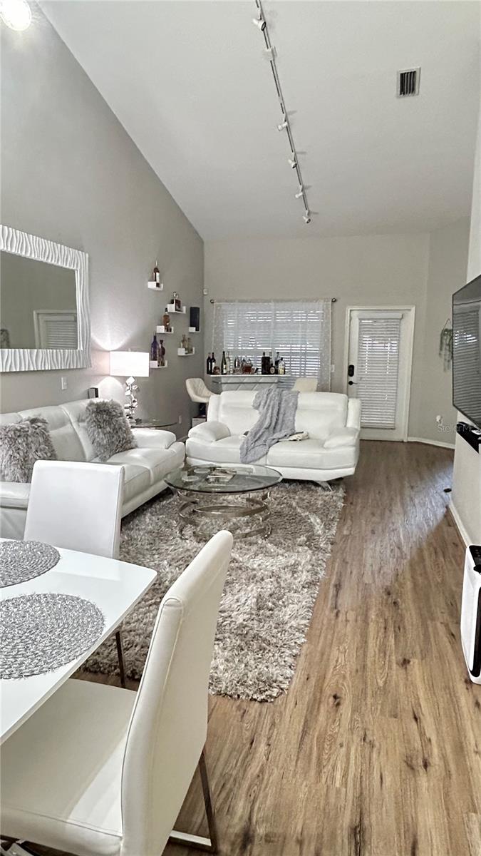 LAKE HERON PH 08 09 - Residential Lease