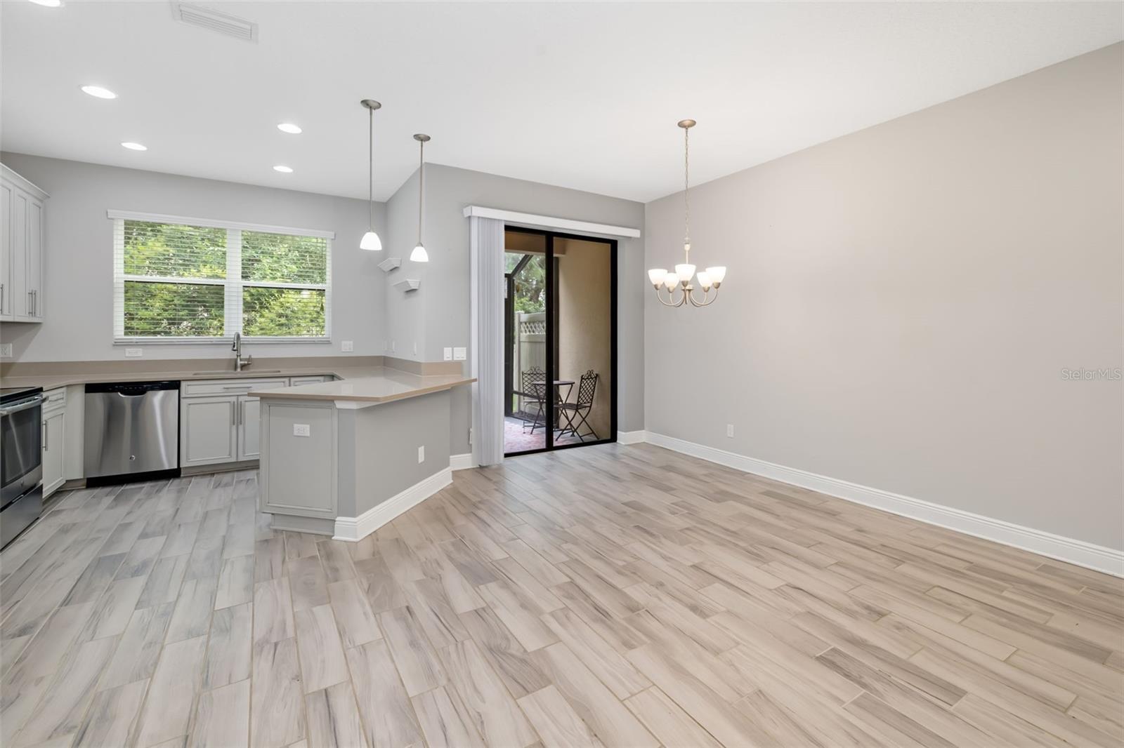 CREEKWOOD TWNHMS - Residential