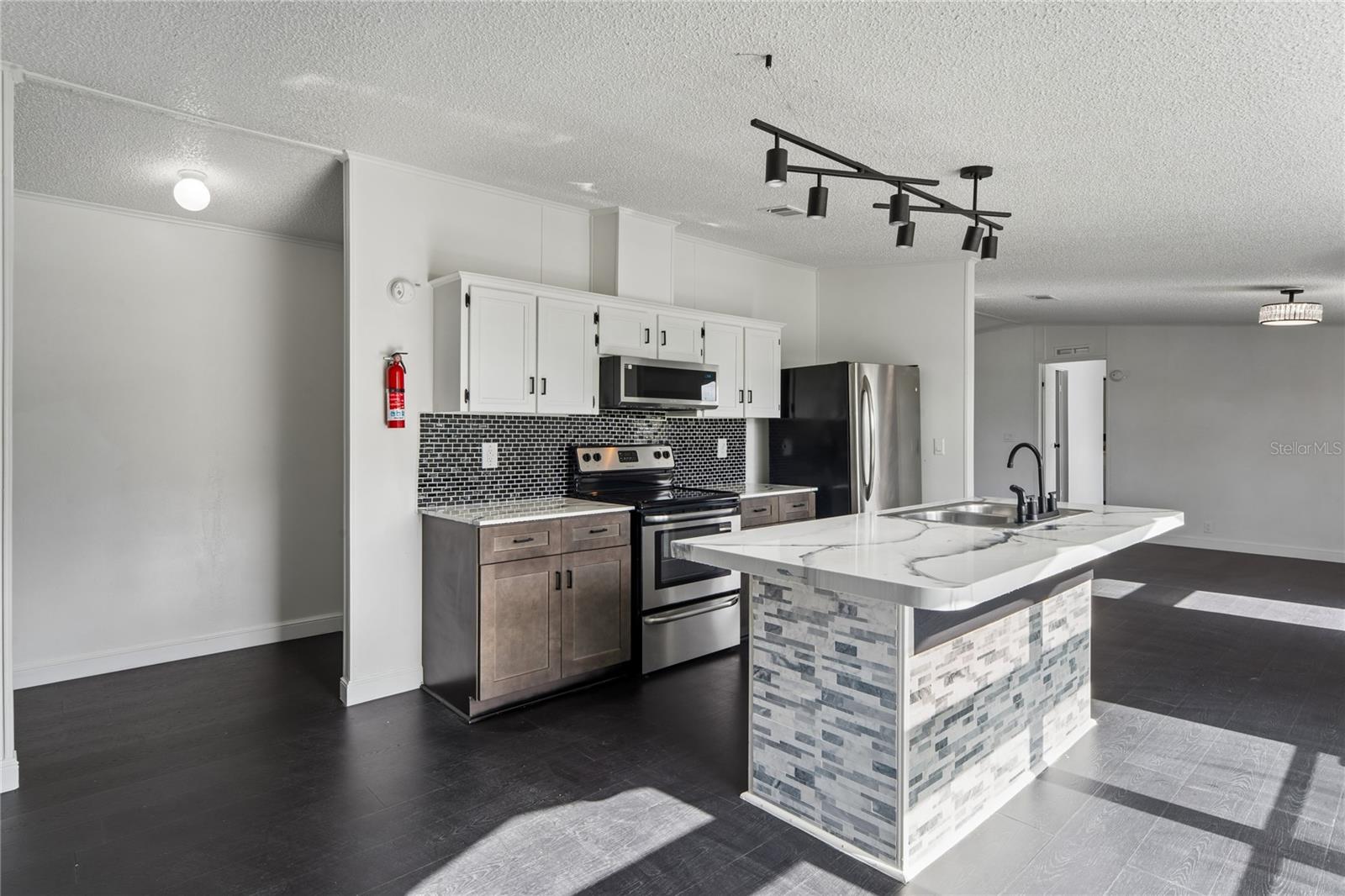 TANGERINE ESTATES - Residential