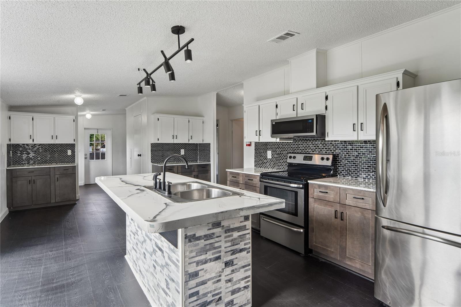 TANGERINE ESTATES - Residential