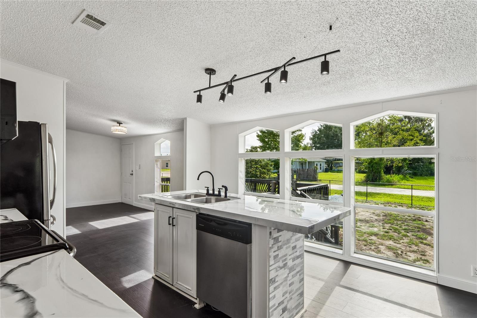 TANGERINE ESTATES - Residential