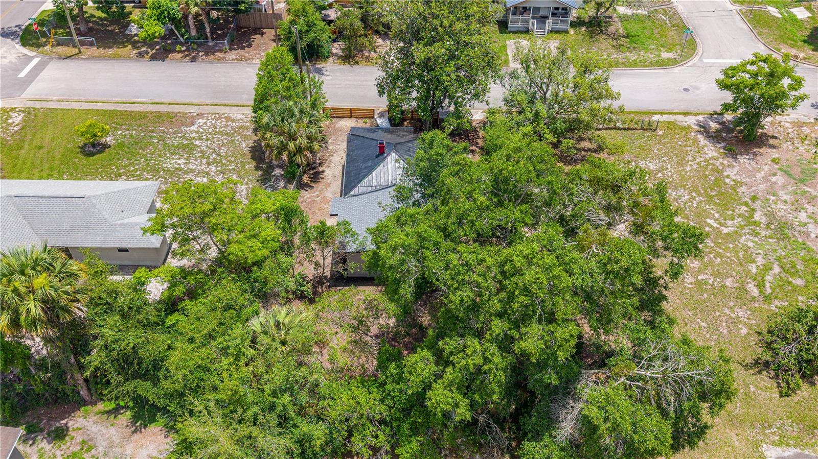 HARRIS E 01/2 BLK 161 DELAND - Residential