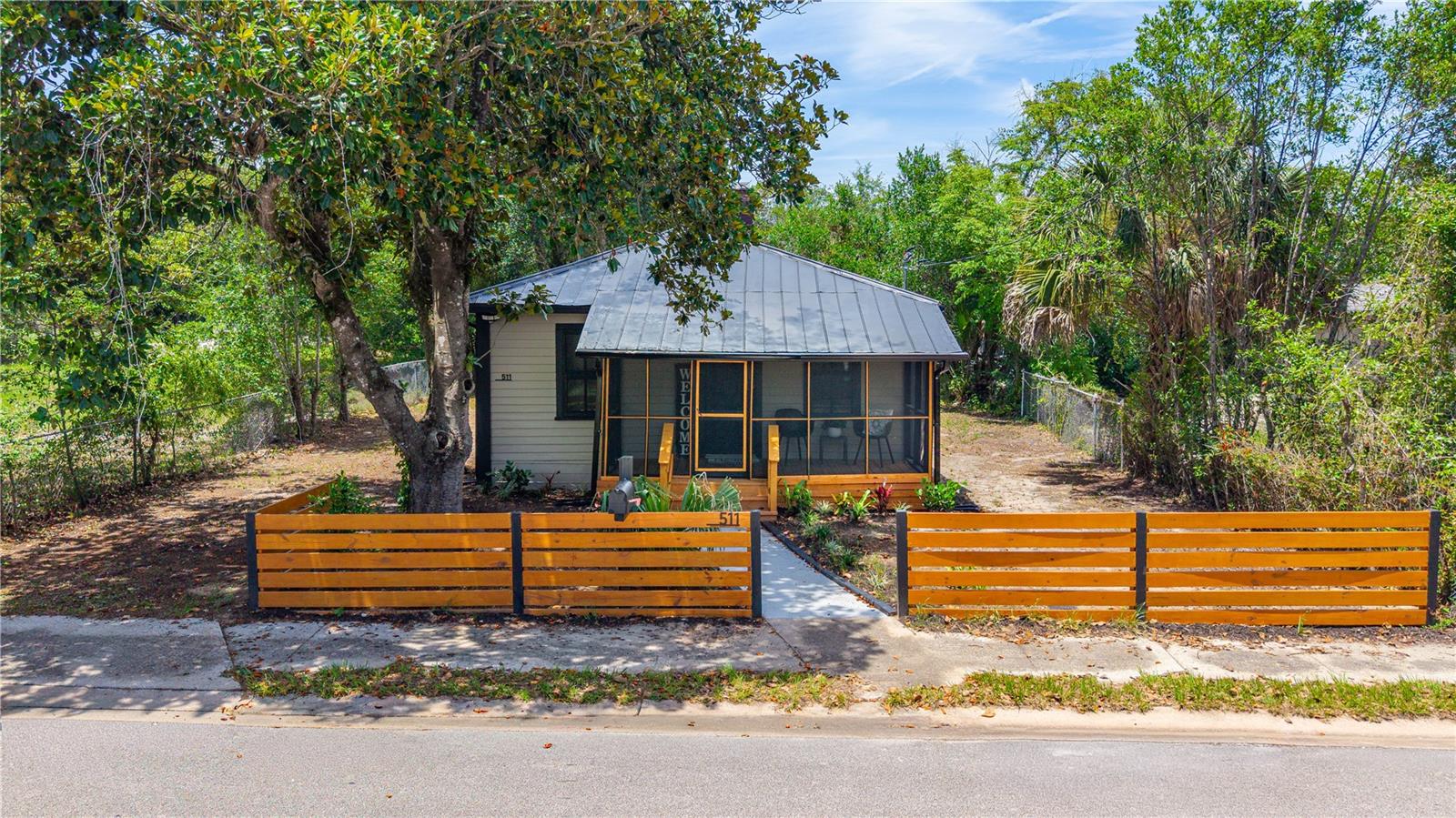 HARRIS E 01/2 BLK 161 DELAND - Residential