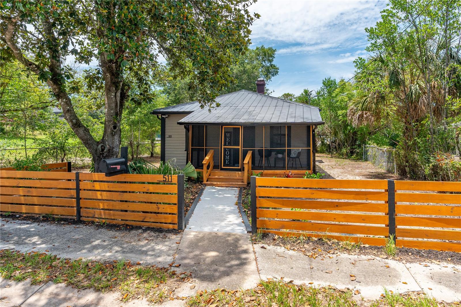 HARRIS E 01/2 BLK 161 DELAND - Residential