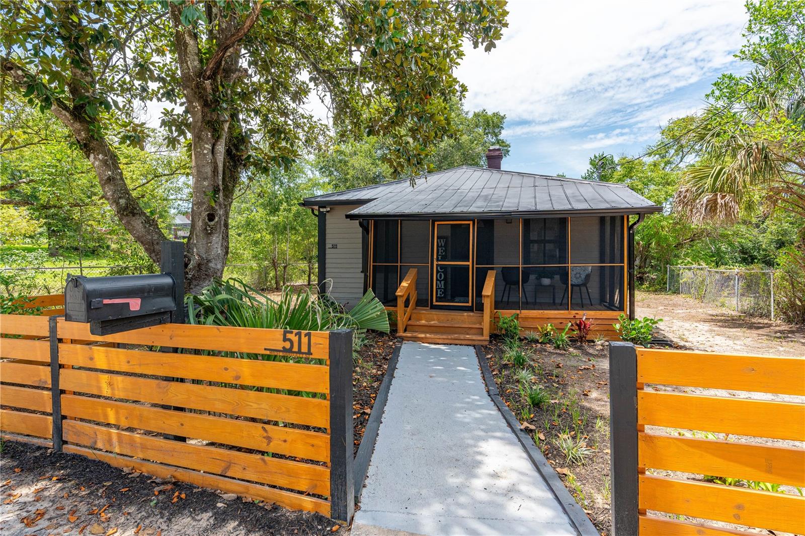 HARRIS E 01/2 BLK 161 DELAND - Residential