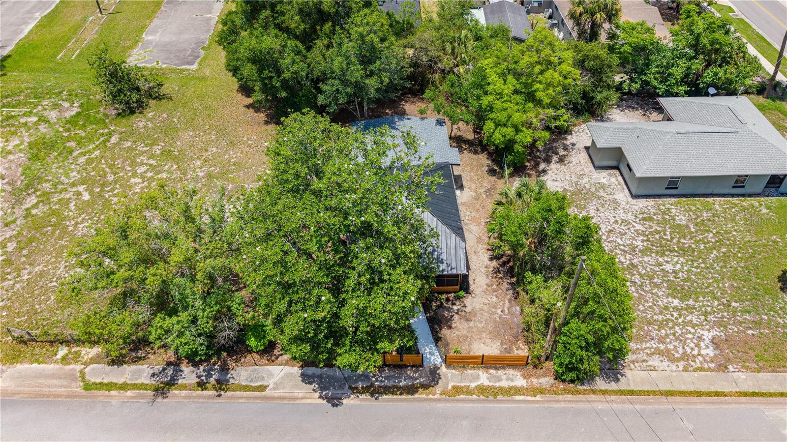 HARRIS E 01/2 BLK 161 DELAND - Residential