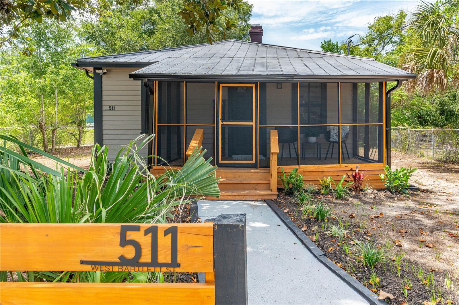 HARRIS E 01/2 BLK 161 DELAND - Residential