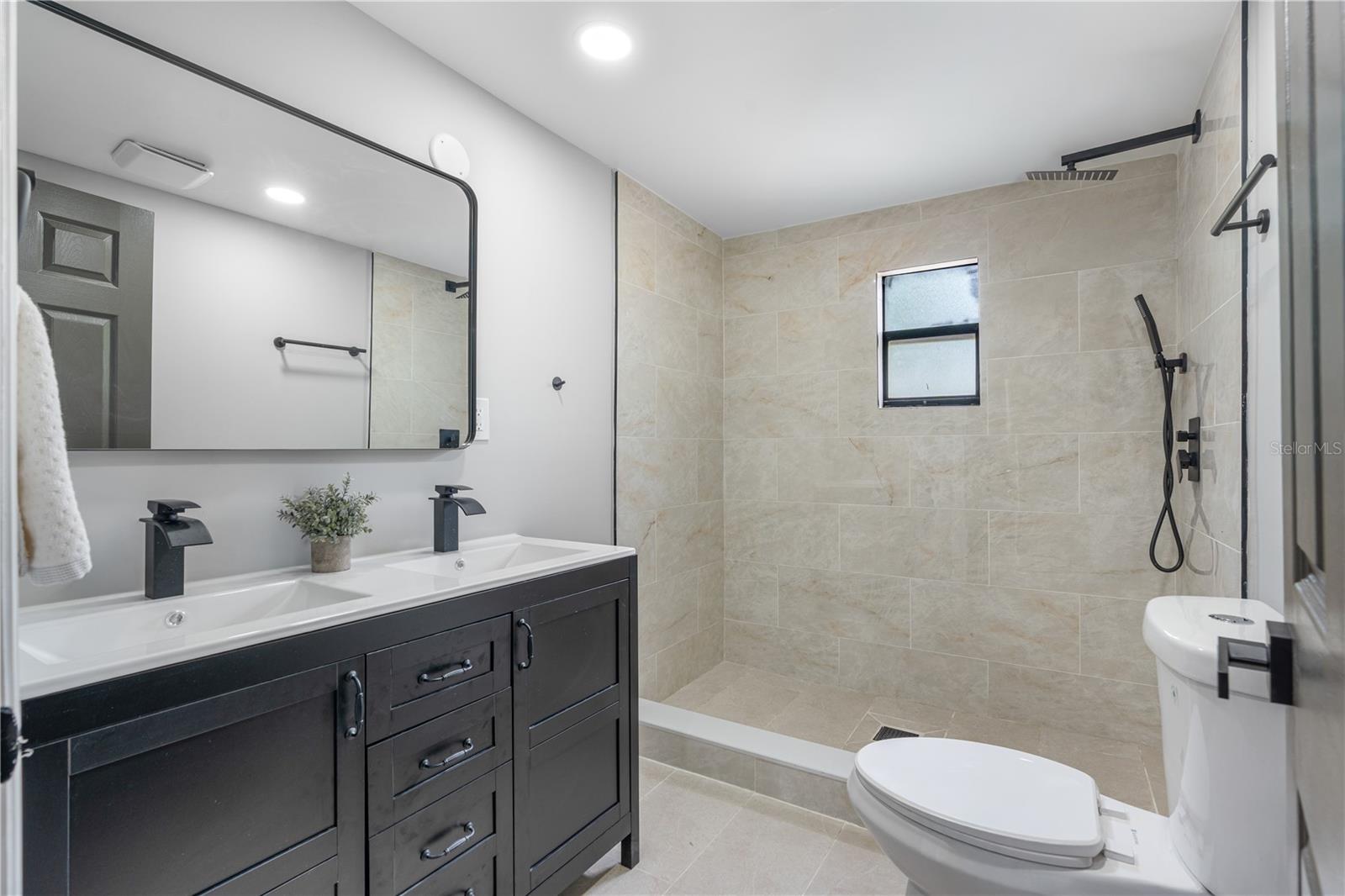 HARRIS E 01/2 BLK 161 DELAND - Residential