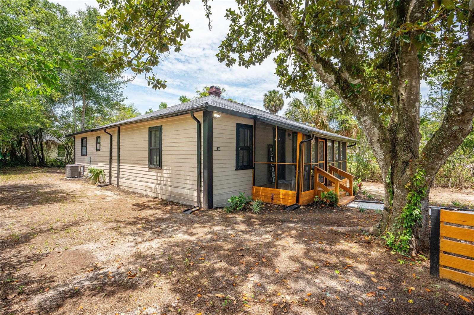 HARRIS E 01/2 BLK 161 DELAND - Residential