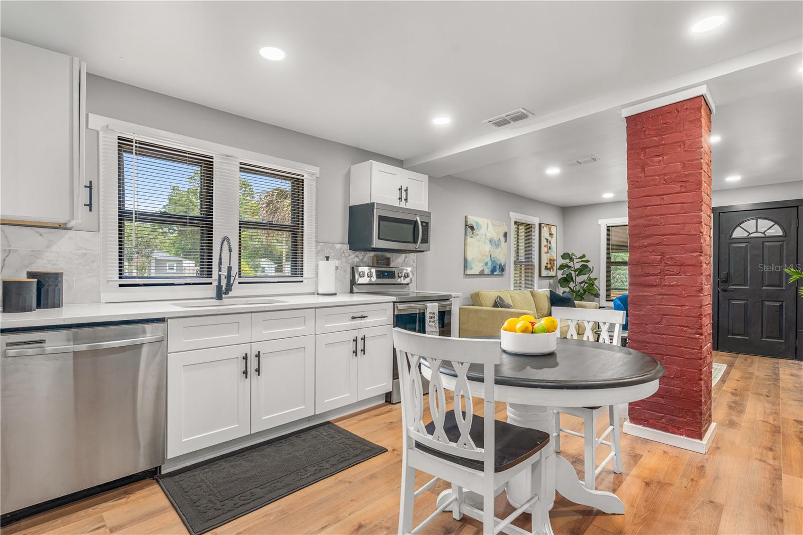 HARRIS E 01/2 BLK 161 DELAND - Residential