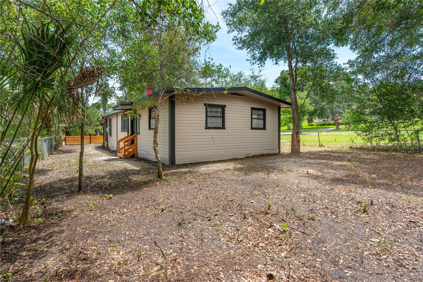 HARRIS E 01/2 BLK 161 DELAND - Residential
