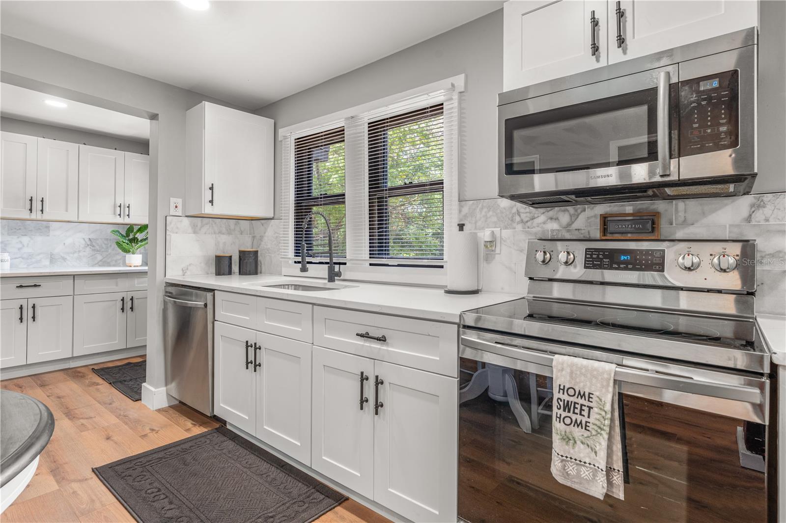 HARRIS E 01/2 BLK 161 DELAND - Residential