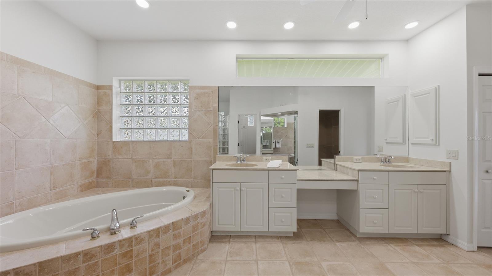 EASTLAKE - Residential