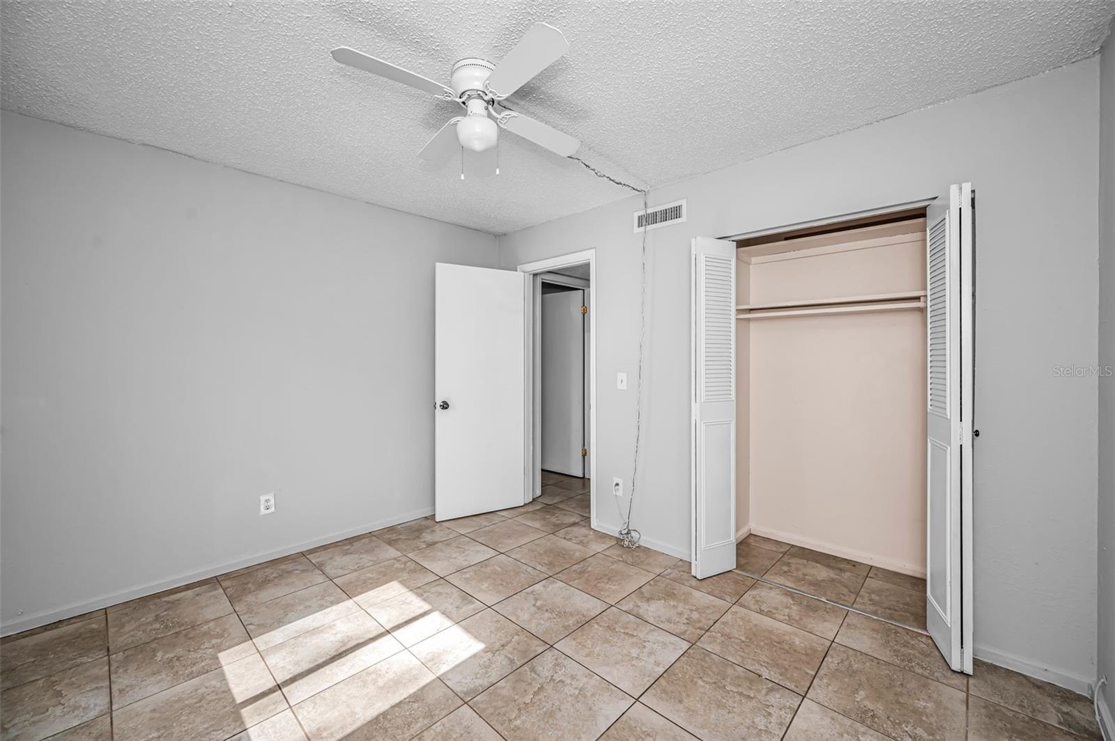 OAK LAKE PARK CONDO - Residential
