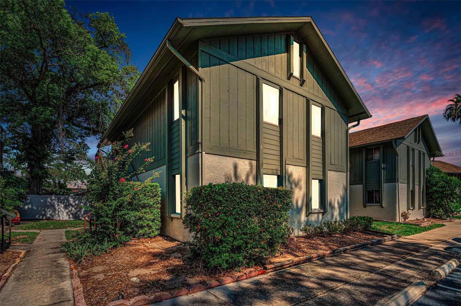 OAK LAKE PARK CONDO - Residential