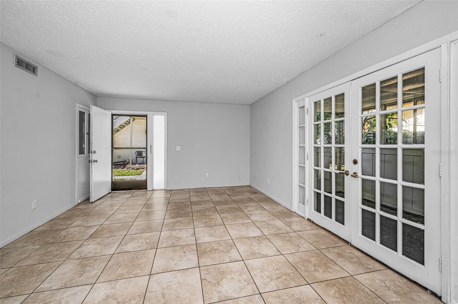 OAK LAKE PARK CONDO - Residential