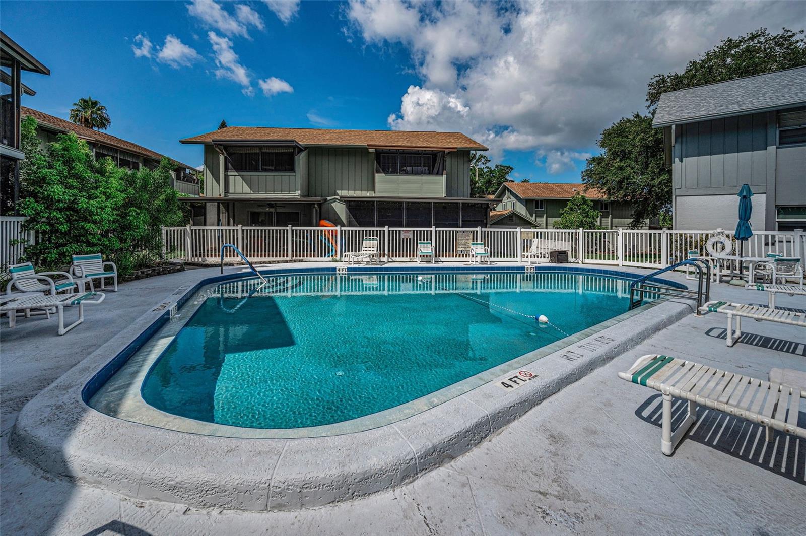 OAK LAKE PARK CONDO - Residential