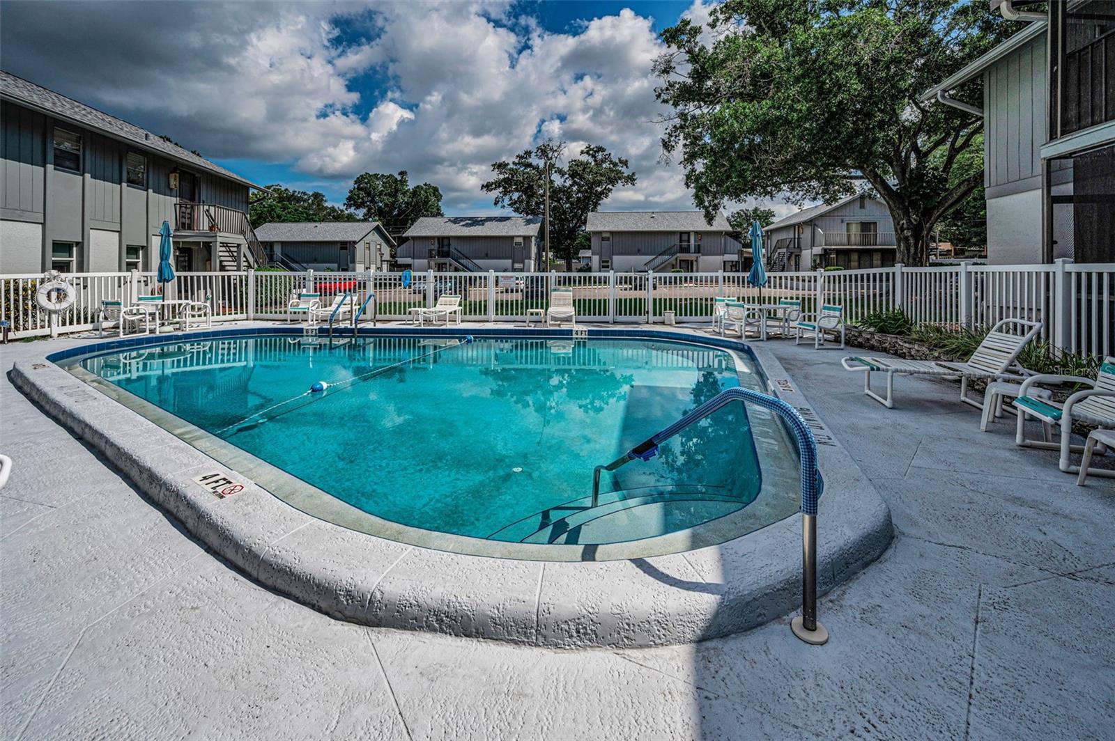 OAK LAKE PARK CONDO - Residential