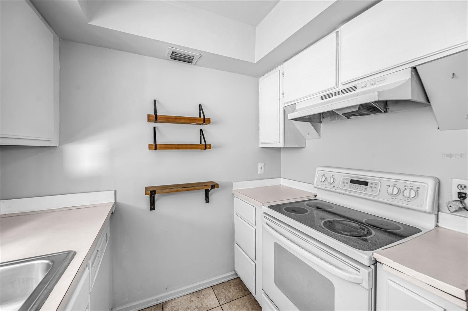 OAK LAKE PARK CONDO - Residential