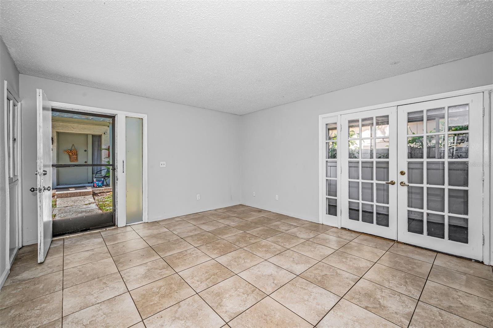 OAK LAKE PARK CONDO - Residential