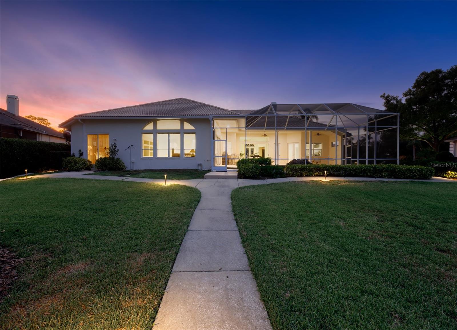 SWANN LAKE - Residential