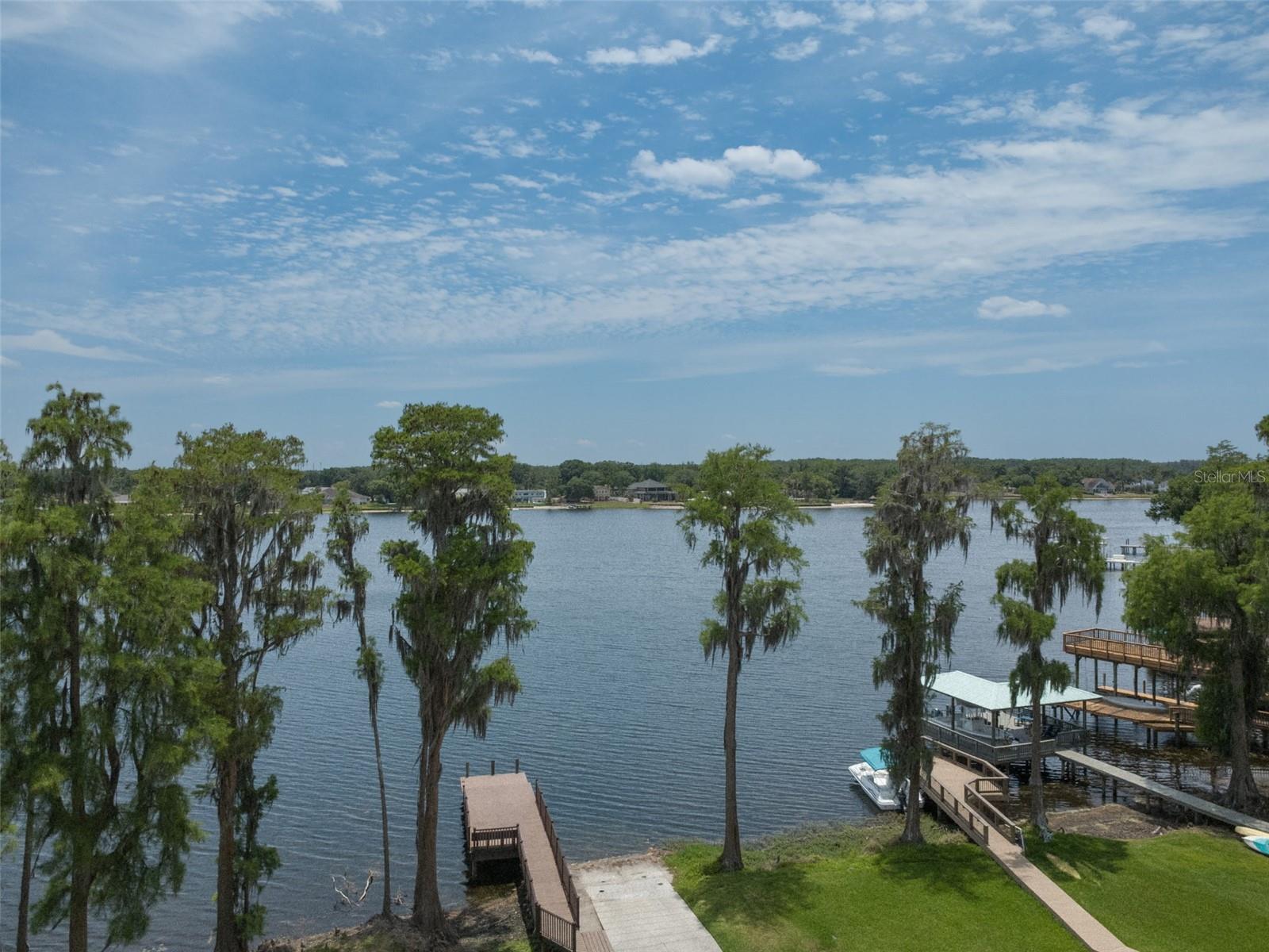 SWANN LAKE - Residential