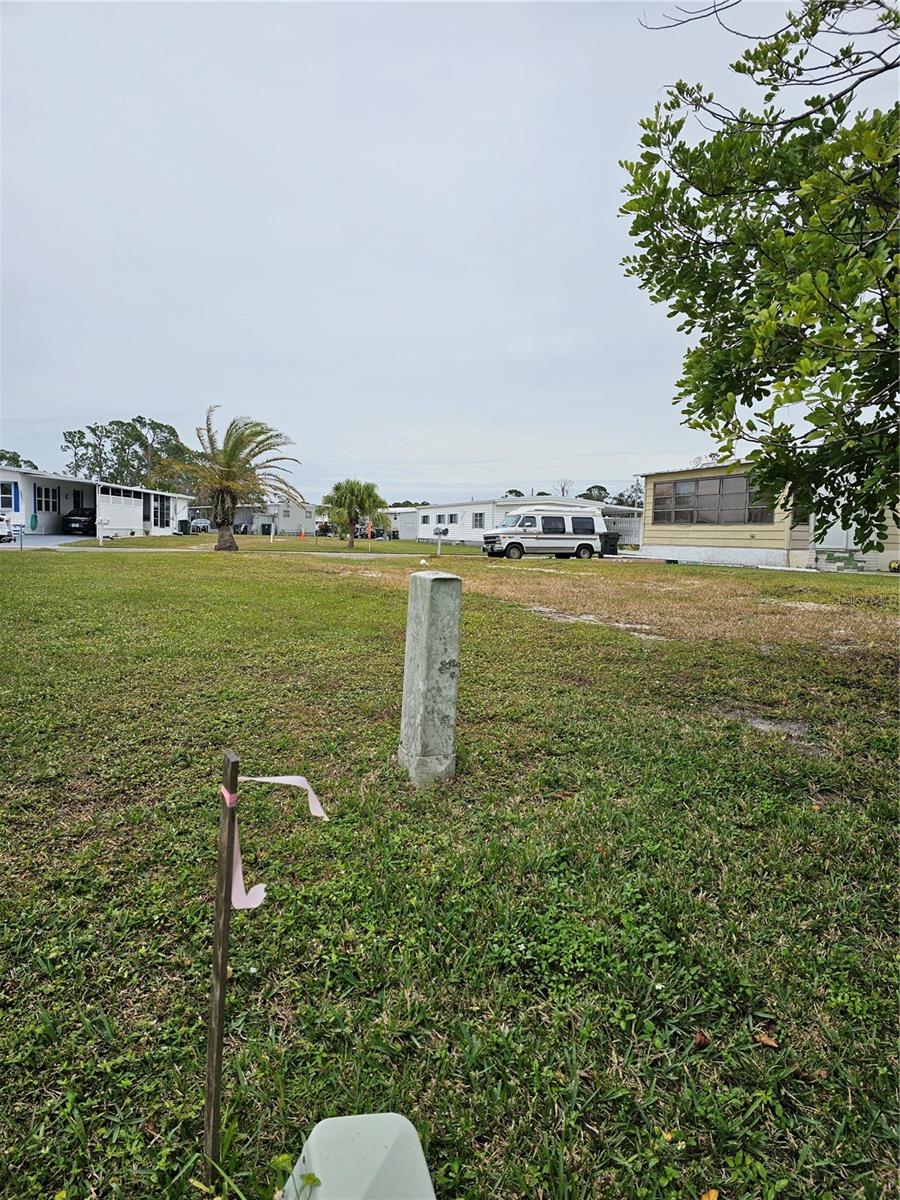 HOLIDAY PARK - Land