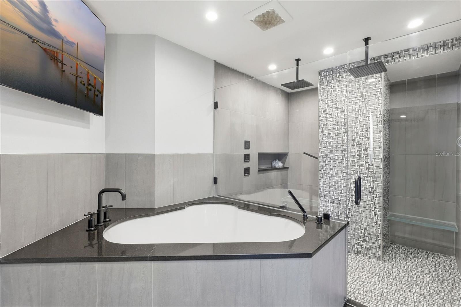 FLORENCIA CONDO - Residential