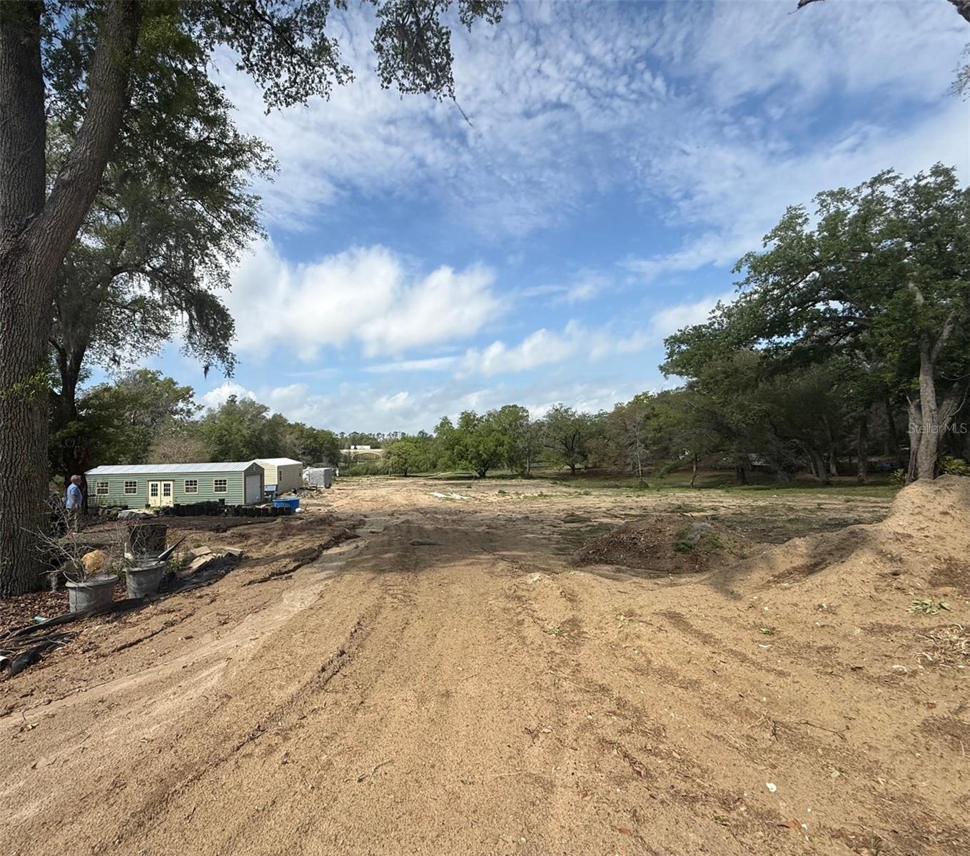 ACREAGE - Land
