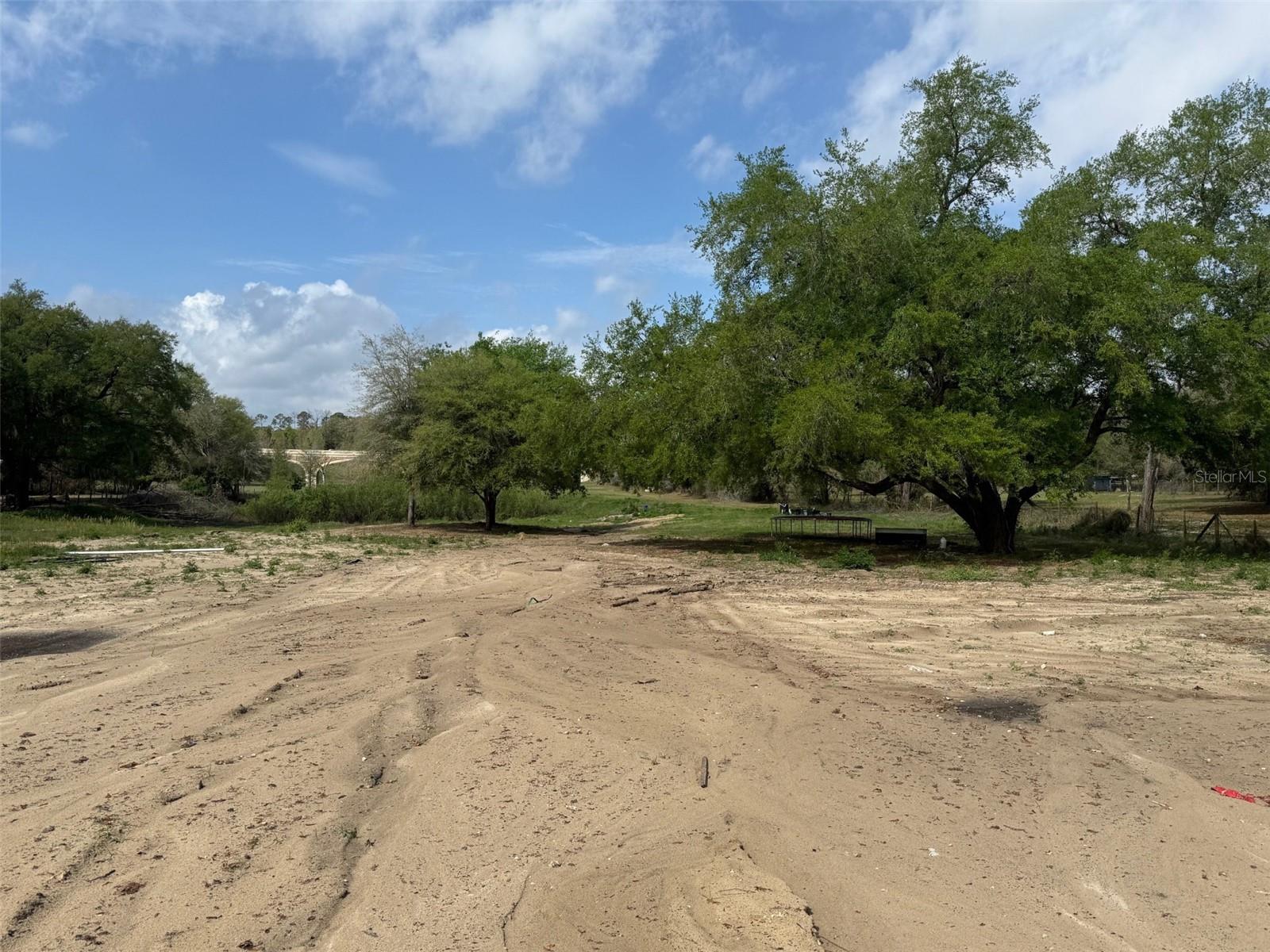 ACREAGE - Land