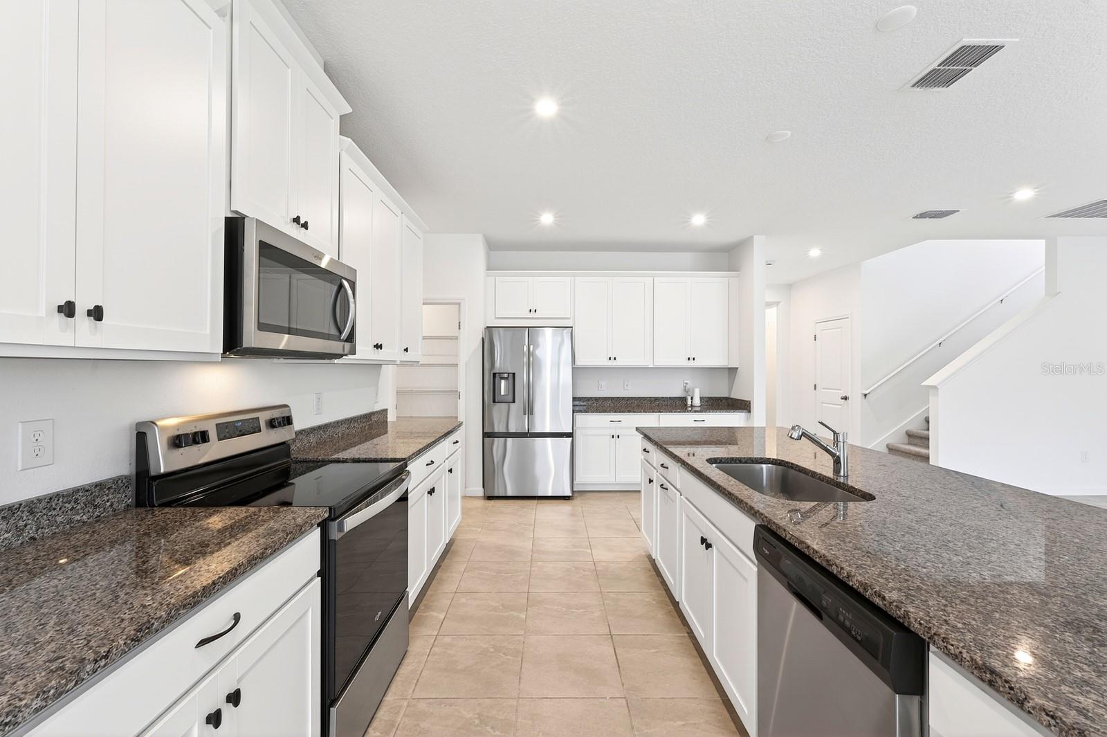 ADDISON LANDING - Residential